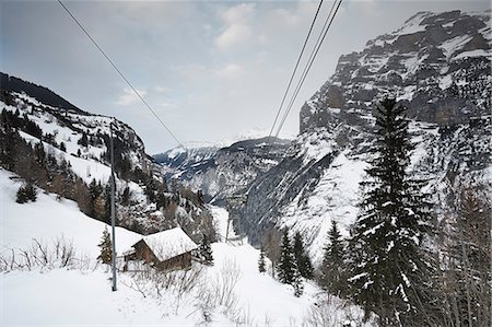 Wooden chalet,and cable wires, Schilthorn, Murren, Bernese Oberland, Switzerland Photographie de stock - Premium Libres de Droits, Code: 649-08565494