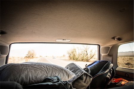 simsearch:6109-07498101,k - Rear view of twentynine Palms highway, White Water, California, USA Foto de stock - Sin royalties Premium, Código: 649-08565511