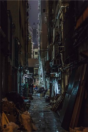ruelle - Dark alleyway at night, Hong Kong, China Photographie de stock - Premium Libres de Droits, Code: 649-08565542