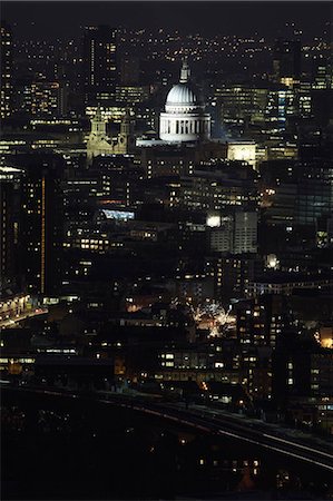 simsearch:649-08565623,k - Aerial view of St Pauls at night,  London, UK Foto de stock - Sin royalties Premium, Código: 649-08565628