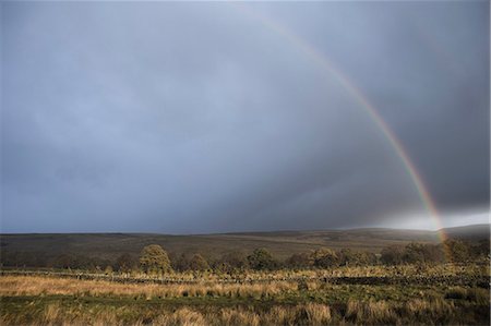 simsearch:649-08085924,k - Rainbows end in landscape Photographie de stock - Premium Libres de Droits, Code: 649-08560268