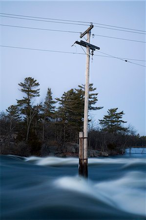 Electricity pole submerged by flood Photographie de stock - Premium Libres de Droits, Code: 649-08560376