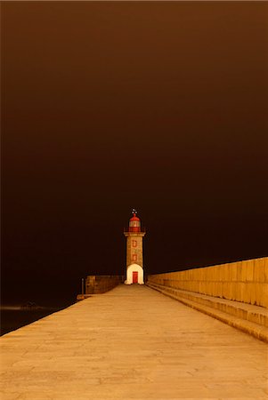 simsearch:695-05776850,k - Lighthouse at night Stock Photo - Premium Royalty-Free, Code: 649-08560476