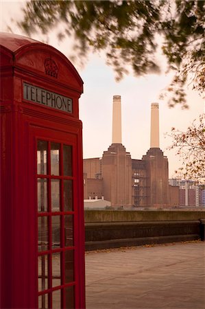 red call box - Telephone and Battersea Power Station Stock Photo - Premium Royalty-Free, Code: 649-08560599