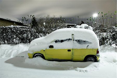 driveway winter - Snow covered car in driveway Stock Photo - Premium Royalty-Free, Code: 649-08560825