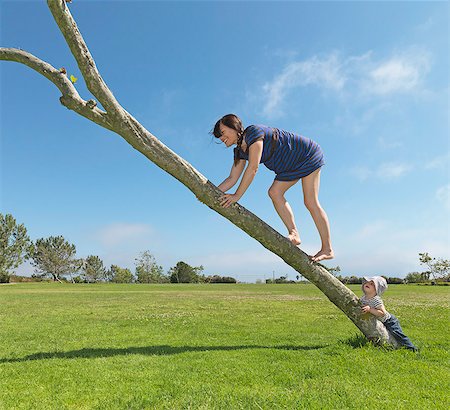 simsearch:649-03293743,k - Mother climbing tree with son Stock Photo - Premium Royalty-Free, Code: 649-08560893