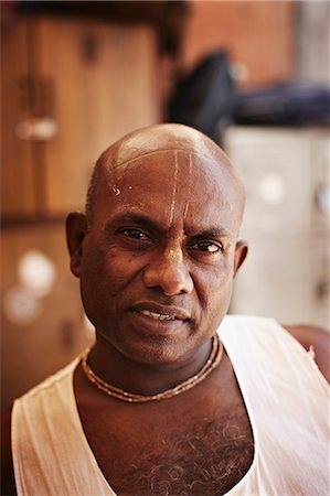 Smiling man wearing gold necklaces Stock Photo - Premium Royalty-Free, Code: 649-08560981