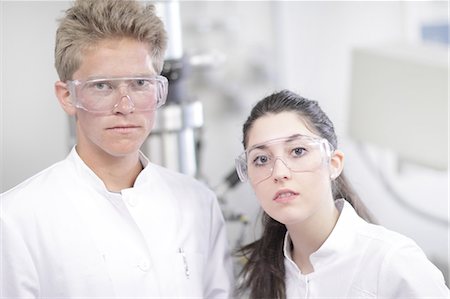 simsearch:649-03447554,k - Scientists wearing goggles in lab Stock Photo - Premium Royalty-Free, Code: 649-08561244