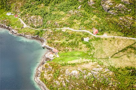 simsearch:6118-09039325,k - Aerial view of rural road and coastline Photographie de stock - Premium Libres de Droits, Code: 649-08561611