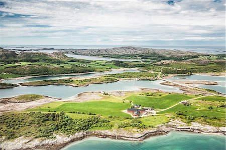 simsearch:6118-09039325,k - Aerial view of rural coastline Photographie de stock - Premium Libres de Droits, Code: 649-08561623