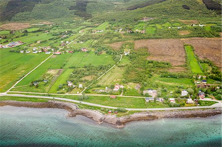 simsearch:649-06401189,k - Aerial view of coastal village Photographie de stock - Premium Libres de Droits, Code: 649-08561631
