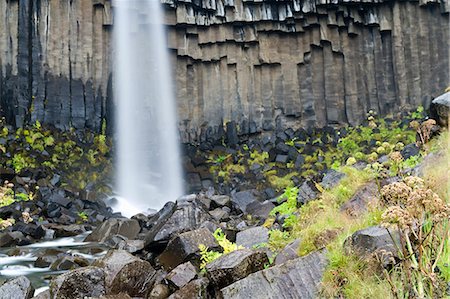 svartifoss waterfall - Waterfall over rock formations Photographie de stock - Premium Libres de Droits, Code: 649-08561674