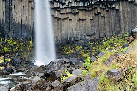 svartifoss waterfall - Waterfall over rock formations Foto de stock - Sin royalties Premium, Código: 649-08561674