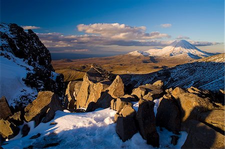 Shadows over rocks in snowy landscape Photographie de stock - Premium Libres de Droits, Code: 649-08561684