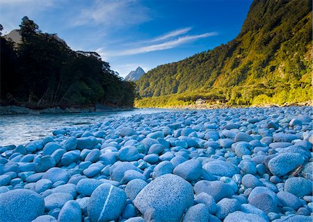 fiordland national park - Rocky riverbed in rural landscape Foto de stock - Sin royalties Premium, Código: 649-08561690