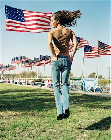 simsearch:633-05401670,k - Woman jumping in field of US flags Stockbilder - Premium RF Lizenzfrei, Bildnummer: 649-08561812