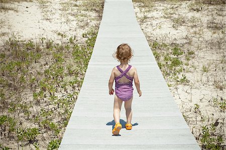 south carolina beach - Toddler girl on walkway on beach Stock Photo - Premium Royalty-Free, Code: 649-08561865