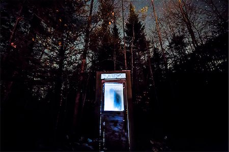 Illuminated door in forest at night Stock Photo - Premium Royalty-Free, Code: 649-08561900