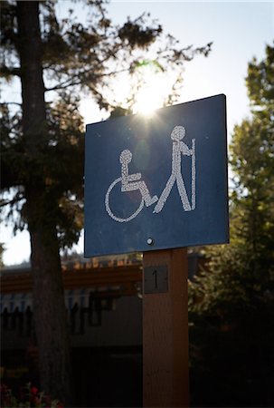 Wheelchair access sign Stock Photo - Premium Royalty-Free, Code: 649-08562342