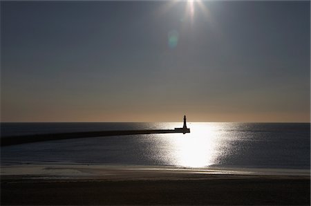 South Shields lighthouse and pier, Tyne and Wear, England Stock Photo - Premium Royalty-Free, Code: 649-08562361