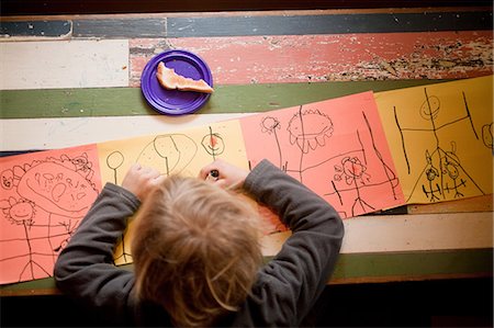 simsearch:649-08562947,k - Young boy drawing at table Stock Photo - Premium Royalty-Free, Code: 649-08562855