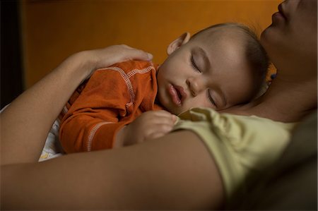 simsearch:649-08562734,k - Mother and baby son sleeping Stockbilder - Premium RF Lizenzfrei, Bildnummer: 649-08563329