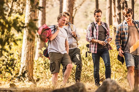 simsearch:649-08662125,k - Four male hikers hiking in forest, Deer Park, Cape Town, South Africa Foto de stock - Sin royalties Premium, Código: 649-08576306