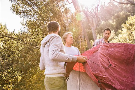 simsearch:649-09035974,k - Two men erecting dome tent in forest, Deer Park, Cape Town, South Africa Foto de stock - Sin royalties Premium, Código: 649-08576569