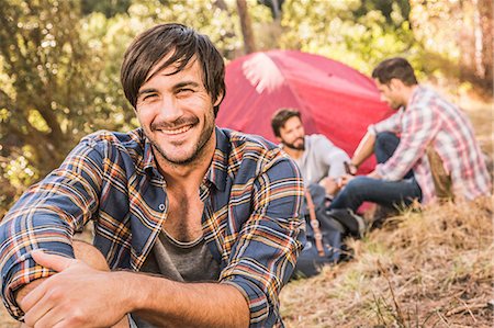simsearch:649-07239738,k - Happy mid adult man and friends camping in forest, Deer Park, Cape Town, South Africa Foto de stock - Royalty Free Premium, Número: 649-08576579