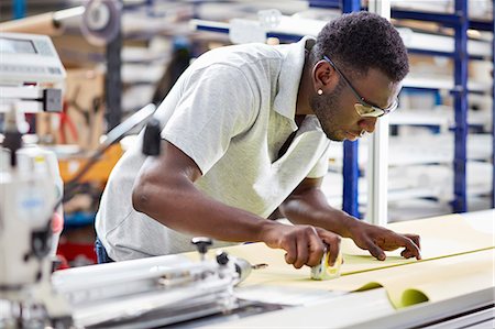 simsearch:649-08576616,k - Worker assembling roller blind on production line in factory Stock Photo - Premium Royalty-Free, Code: 649-08576604