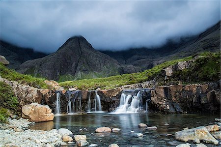 frapper - Fairy pools, Isle of Skye, Scotland Photographie de stock - Premium Libres de Droits, Code: 649-08577113