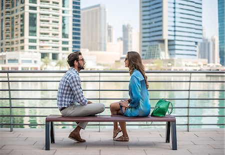 Tourist couple sitting on waterfront talking, Dubai, United Arab Emirates Photographie de stock - Premium Libres de Droits, Code: 649-08577609