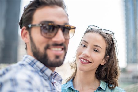 simsearch:649-08577612,k - Tourist couple posing for selfie, Dubai, United Arab Emirates Photographie de stock - Premium Libres de Droits, Code: 649-08577611