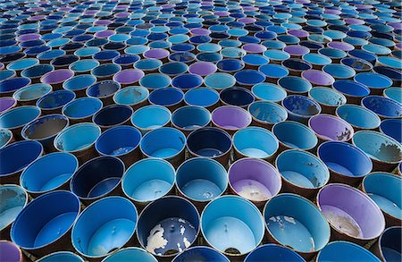 rome - Full frame of painted blue and purple containers Foto de stock - Sin royalties Premium, Código: 649-08577905