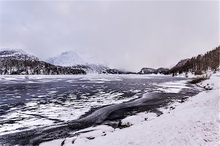 simsearch:649-08949986,k - Frozen lake and snow covered mountains, Engadin, Switzerland Photographie de stock - Premium Libres de Droits, Code: 649-08577923