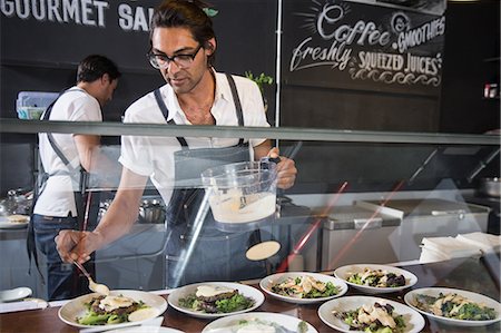 simsearch:614-08578561,k - Restaurateurs preparing salad behind service counter Stock Photo - Premium Royalty-Free, Code: 649-08577983