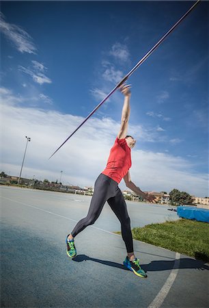 speerwerfer - Young man throwing javelin in sports ground Stockbilder - Premium RF Lizenzfrei, Bildnummer: 649-08577990