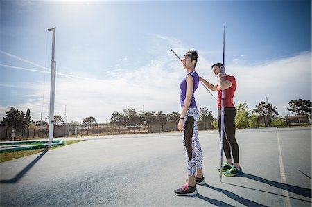 speerwerfer - Man instructing female javelin thrower at sports ground Stockbilder - Premium RF Lizenzfrei, Bildnummer: 649-08577993