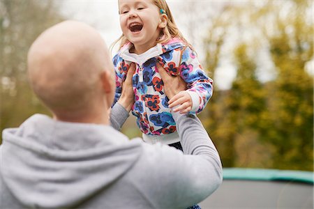 soutien (émotionnel) - Father and daughter playing on trampoline Photographie de stock - Premium Libres de Droits, Code: 649-08578150