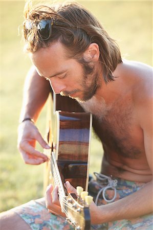 Man in garden playing acoustic guitar, Buonconvento, Tuscany, Italy Stock Photo - Premium Royalty-Free, Code: 649-08578167