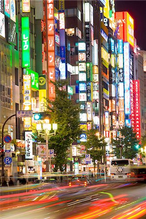 shinjuku district - Neon signs on city street Foto de stock - Sin royalties Premium, Código: 649-08632349