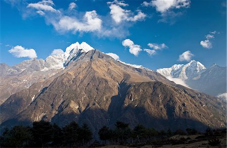 simsearch:649-08632458,k - Rocky mountains in rural landscape Photographie de stock - Premium Libres de Droits, Code: 649-08632458