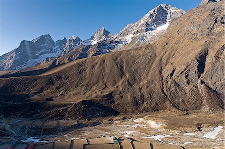 simsearch:649-08632458,k - Snowy mountains overlooking valley Photographie de stock - Premium Libres de Droits, Code: 649-08632466