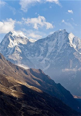 simsearch:649-08632458,k - Snowy mountains overlooking valley Photographie de stock - Premium Libres de Droits, Code: 649-08632461