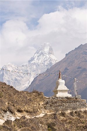 simsearch:649-08632483,k - Prayer flags and ornament on hillside Photographie de stock - Premium Libres de Droits, Code: 649-08632476