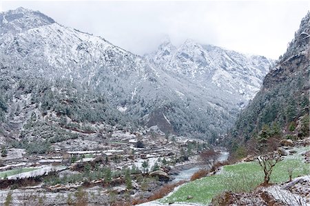 simsearch:649-08632458,k - Snowy mountain valley landscape Photographie de stock - Premium Libres de Droits, Code: 649-08632478