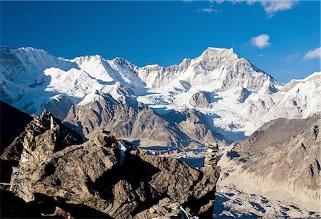 simsearch:649-08632458,k - Snowy mountains overlooking valley Photographie de stock - Premium Libres de Droits, Code: 649-08632470