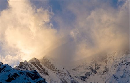 simsearch:649-08632481,k - Snowy mountaintops and clouds Photographie de stock - Premium Libres de Droits, Code: 649-08632483