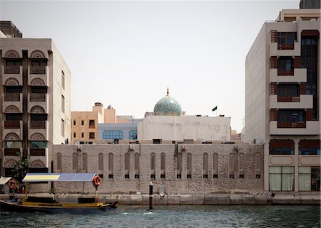 simsearch:841-06805304,k - View of mosque from Dubai Creek, Dubai, United Arab Emirates Fotografie stock - Premium Royalty-Free, Codice: 649-08632571