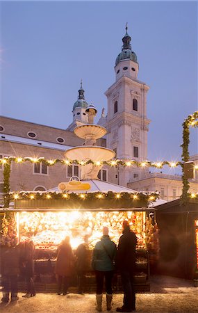 Christmas lights and buildings in christmas market, Salzburg, Austria Stock Photo - Premium Royalty-Free, Code: 649-08632587